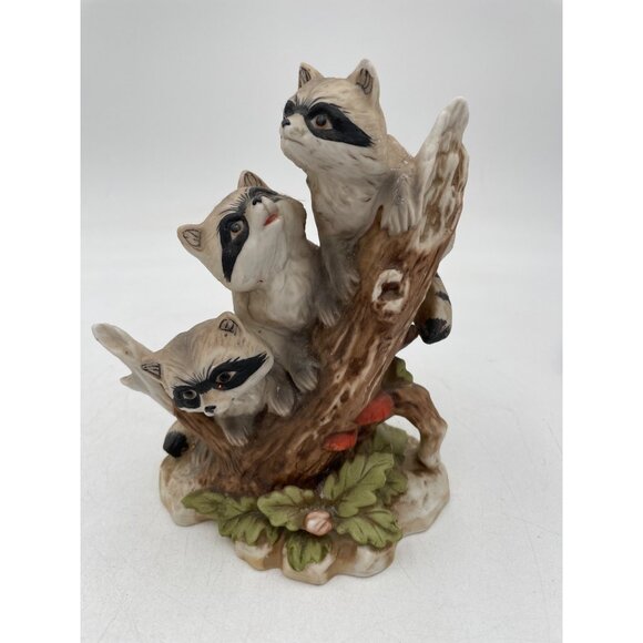 Vintage Porcelain Figurine Of Three Raccoons On Tree Stump With Leaves & Mushroo - Picture 1 of 8